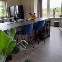 Sfeerfoto Tabouret de bar Mikky bleu velours 65-78 cm